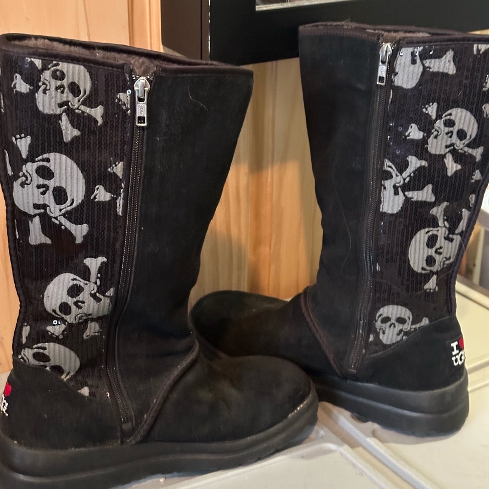 I ❤️ UGG  Boots with Skull Design